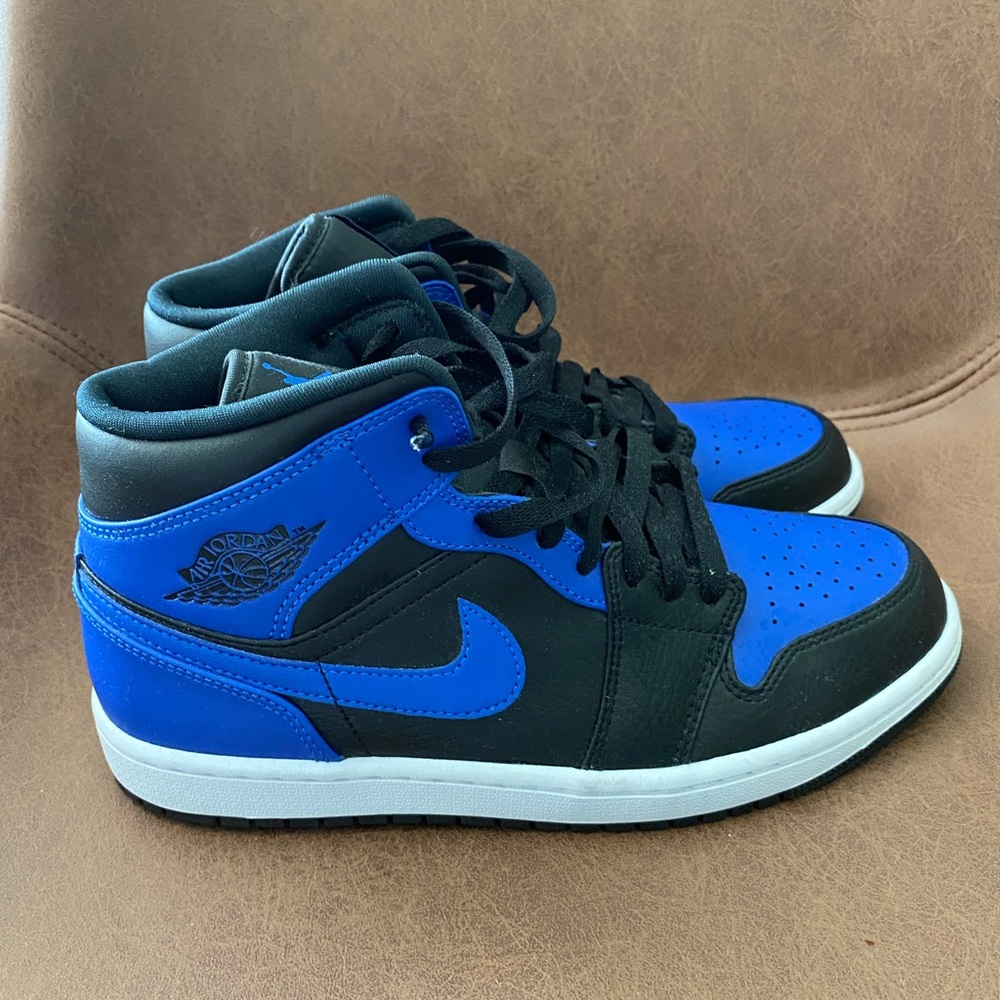 Air Jordan 1 Mid “Hyper Royal”